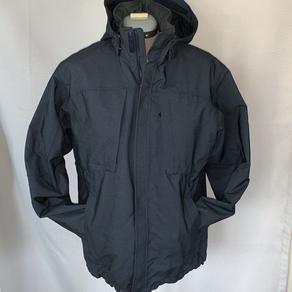 REI Co-Op Men's winter jacket durable outdoors - Picture 3 of 10